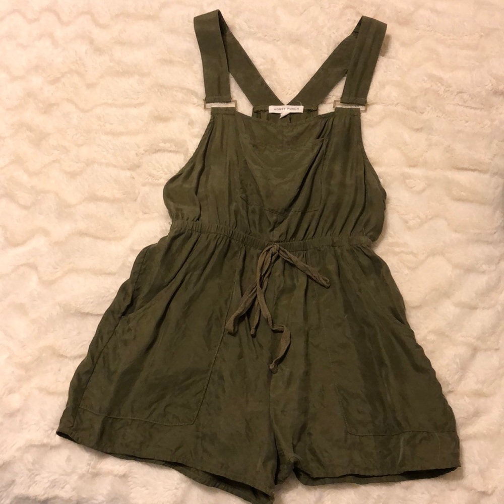Olive Romper 🔥🔥 - Picture 1 of 5